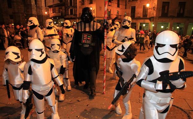 Las comparsas de Carnaval de Segovia adelantan los desfiles  El Norte